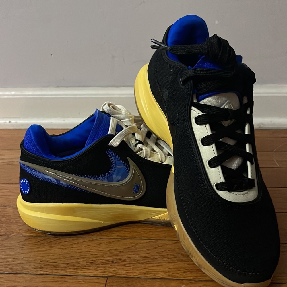 Lebron Uninterrupted XX 20 sz 8 mens
